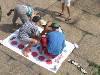 Une partie de twister / Twister time